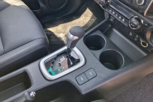 HILUX HIGH 4X4 AT - Toyota (4)