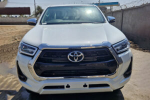 HILUX HIGH 4X4 AT - Toyota (5)